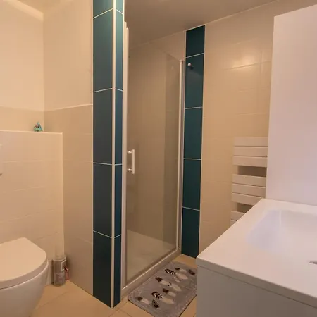 Rez-de-chaussée centre ville d'Embrun 3 étoiles Extérieur photo